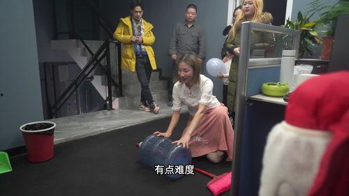 爆笑办公室爆料视频,笑爆职场!爆笑办公室爆料视频大揭秘 第2张 爆笑办公室爆料视频,笑爆职场!爆笑办公室爆料视频大揭秘 第2张